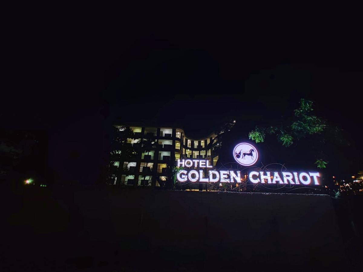 Golden Chariot Hotel Daman Damão Exterior foto