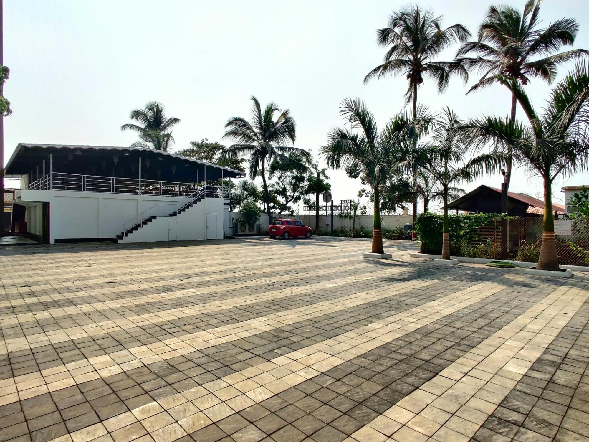 Golden Chariot Hotel Daman Damão Exterior foto
