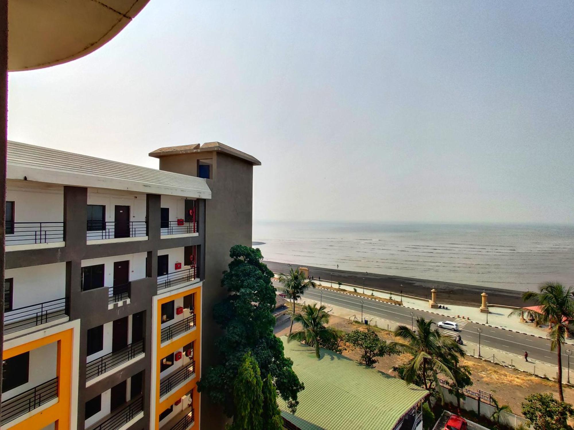 Golden Chariot Hotel Daman Damão Exterior foto