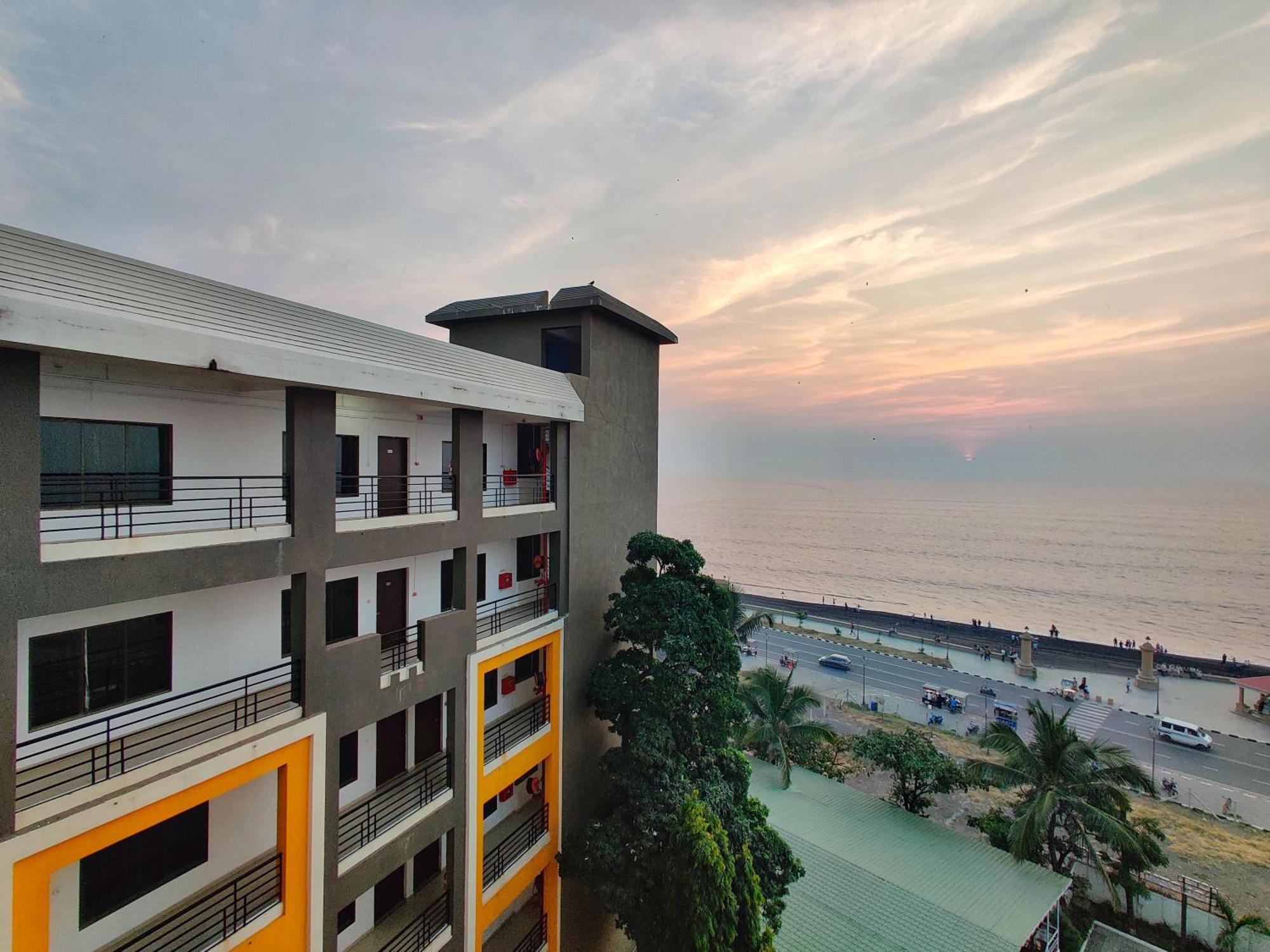 Golden Chariot Hotel Daman Damão Exterior foto