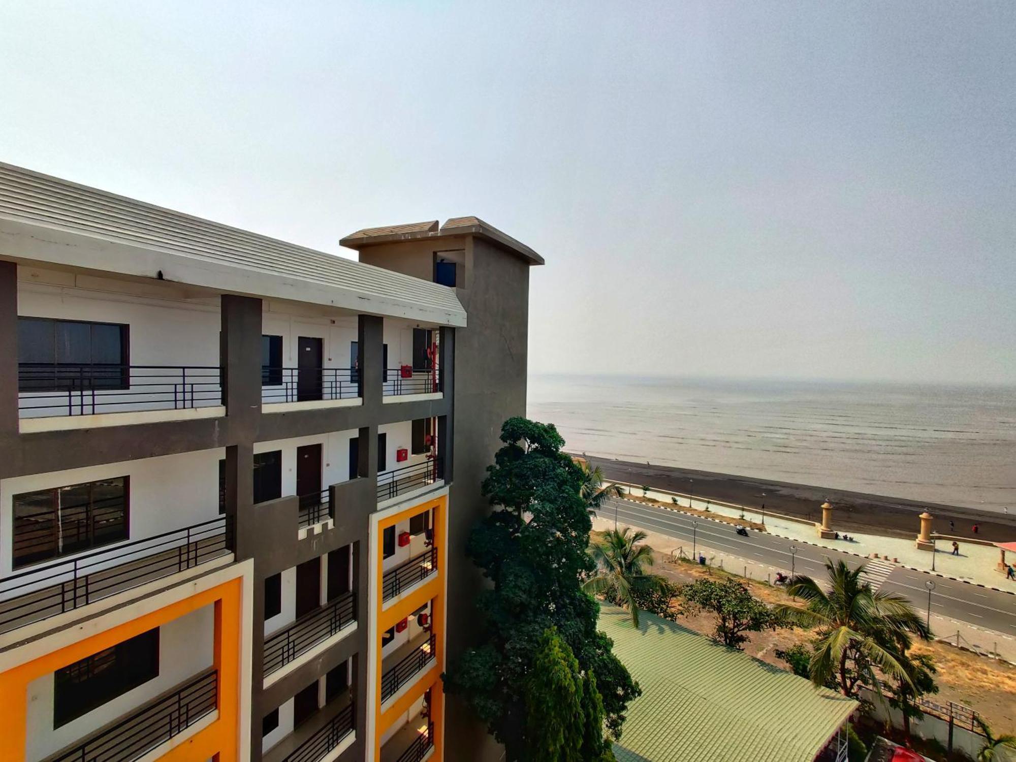Golden Chariot Hotel Daman Damão Exterior foto