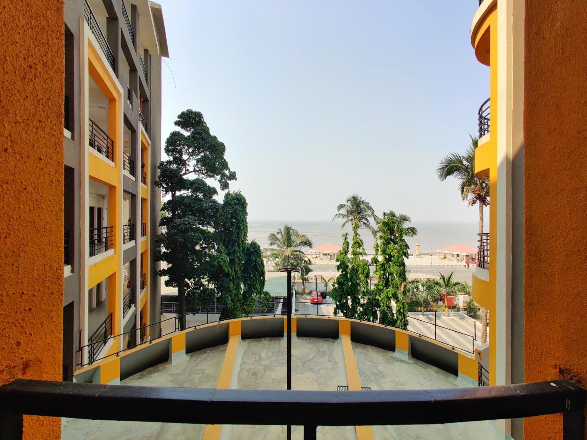 Golden Chariot Hotel Daman Damão Exterior foto