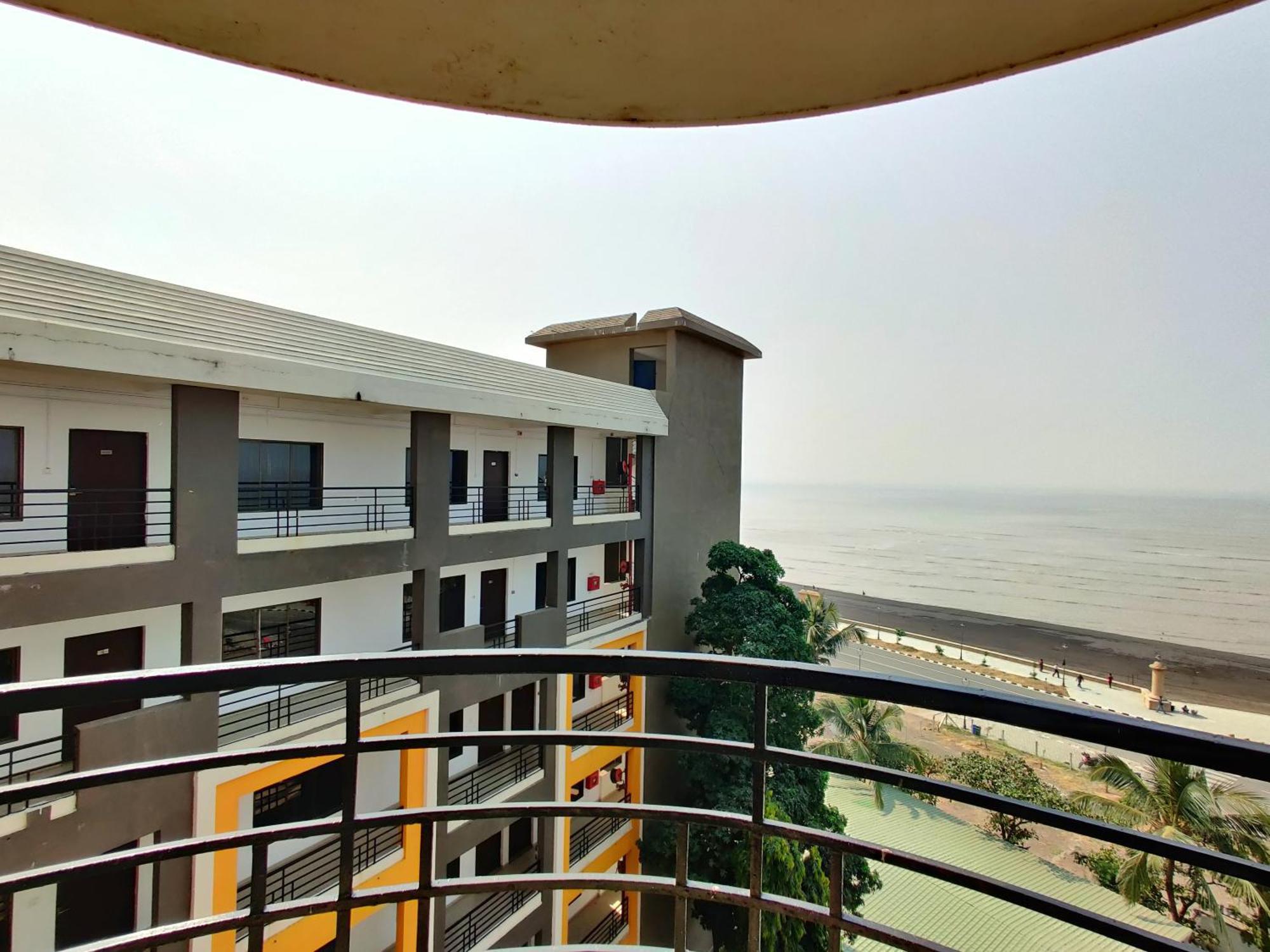 Golden Chariot Hotel Daman Damão Exterior foto