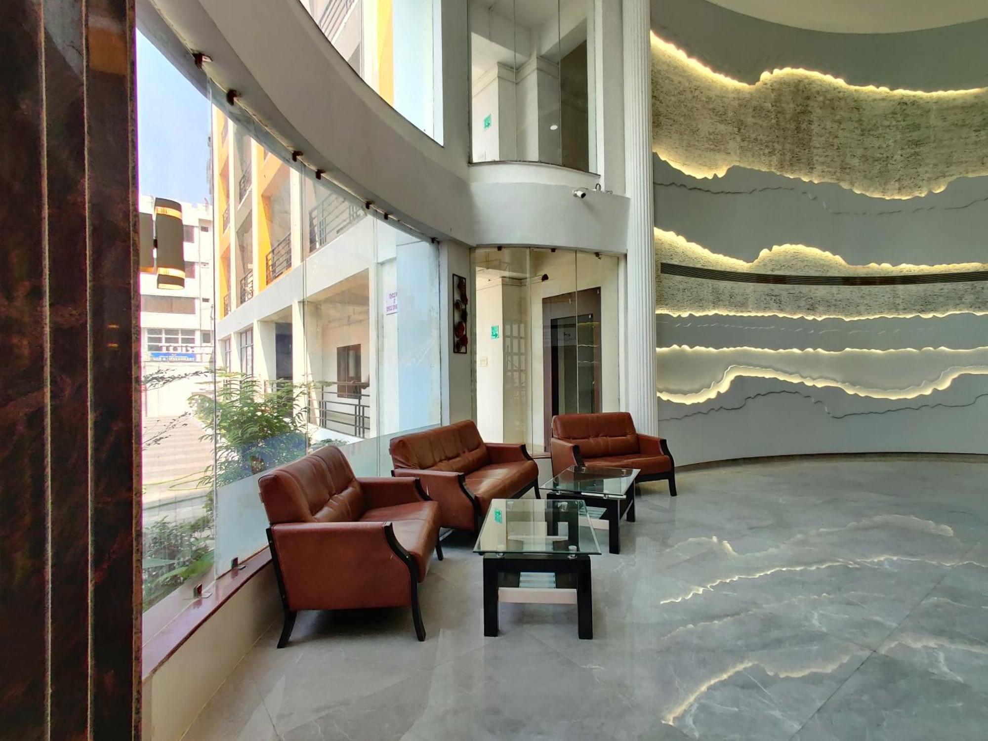 Golden Chariot Hotel Daman Damão Exterior foto