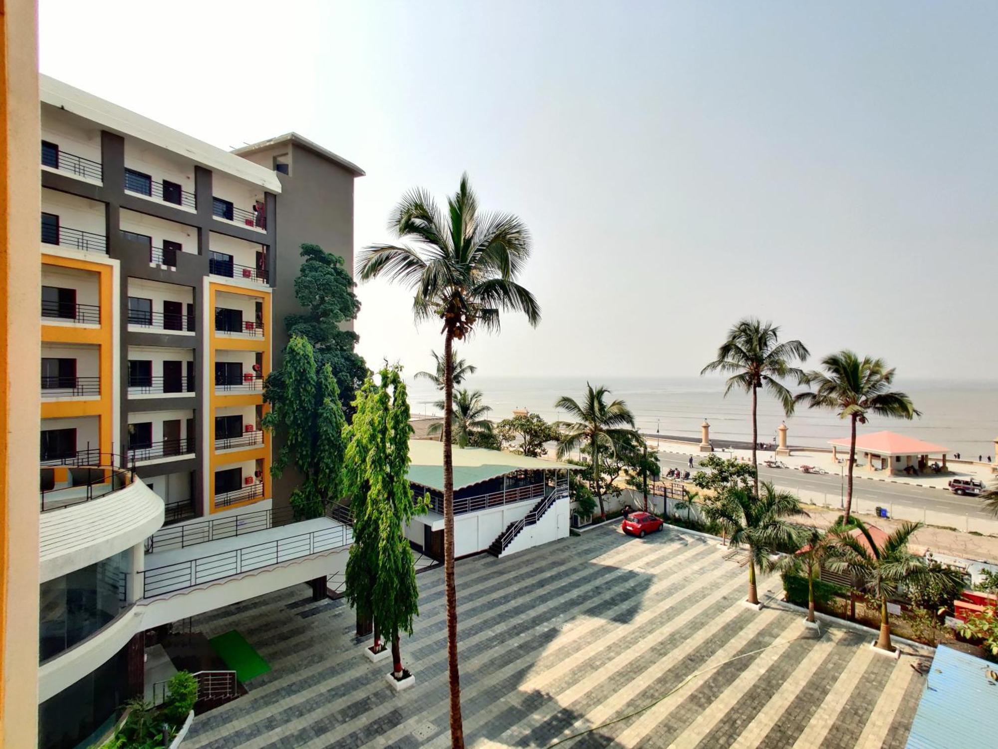 Golden Chariot Hotel Daman Damão Exterior foto